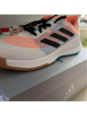 Adidas Crazy Flight 
Women’s 10